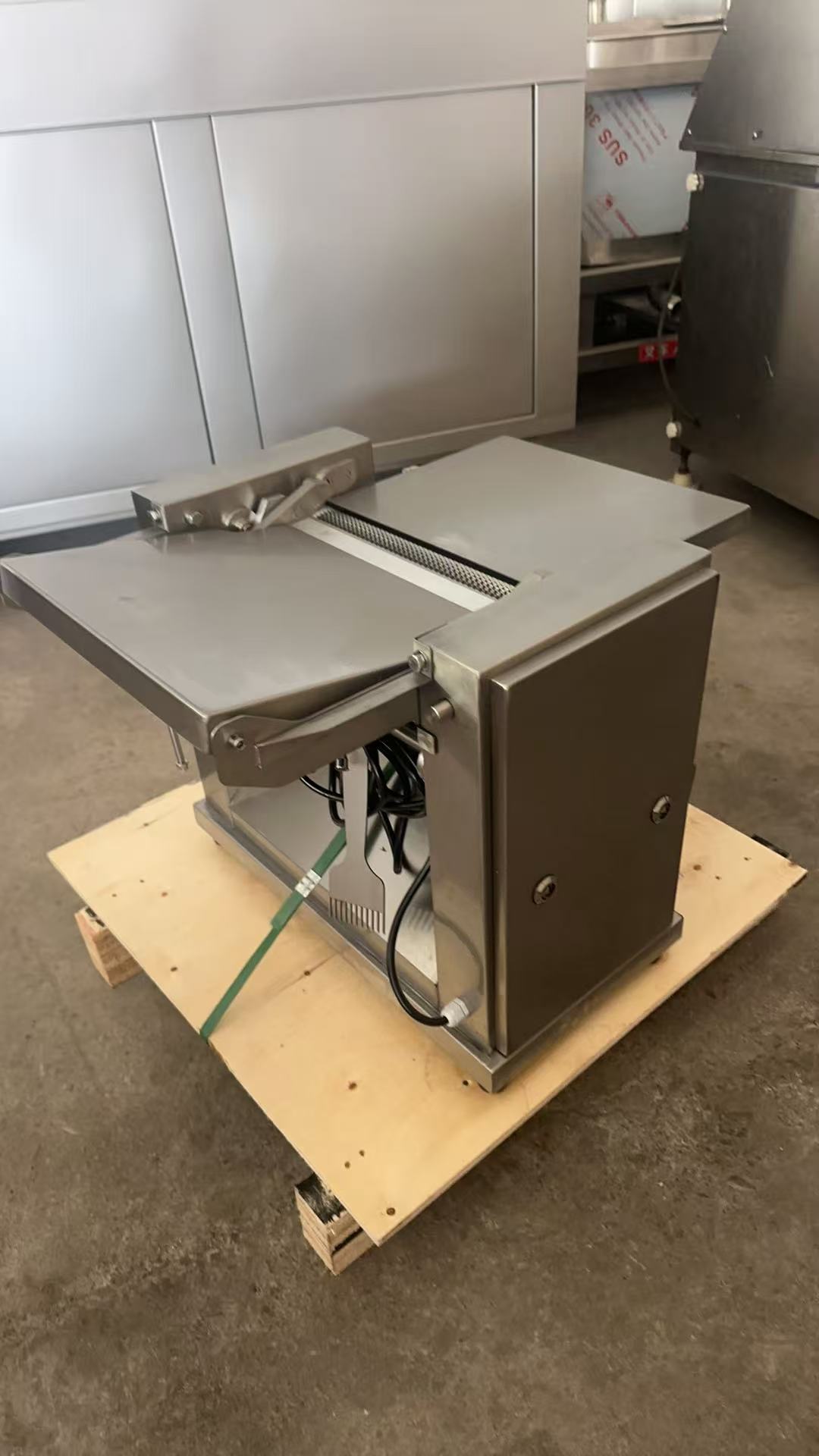 Máquina Desolladora y Peladora de Pieles Industrial 620mm | 24 m/h 1500W NSQP-620