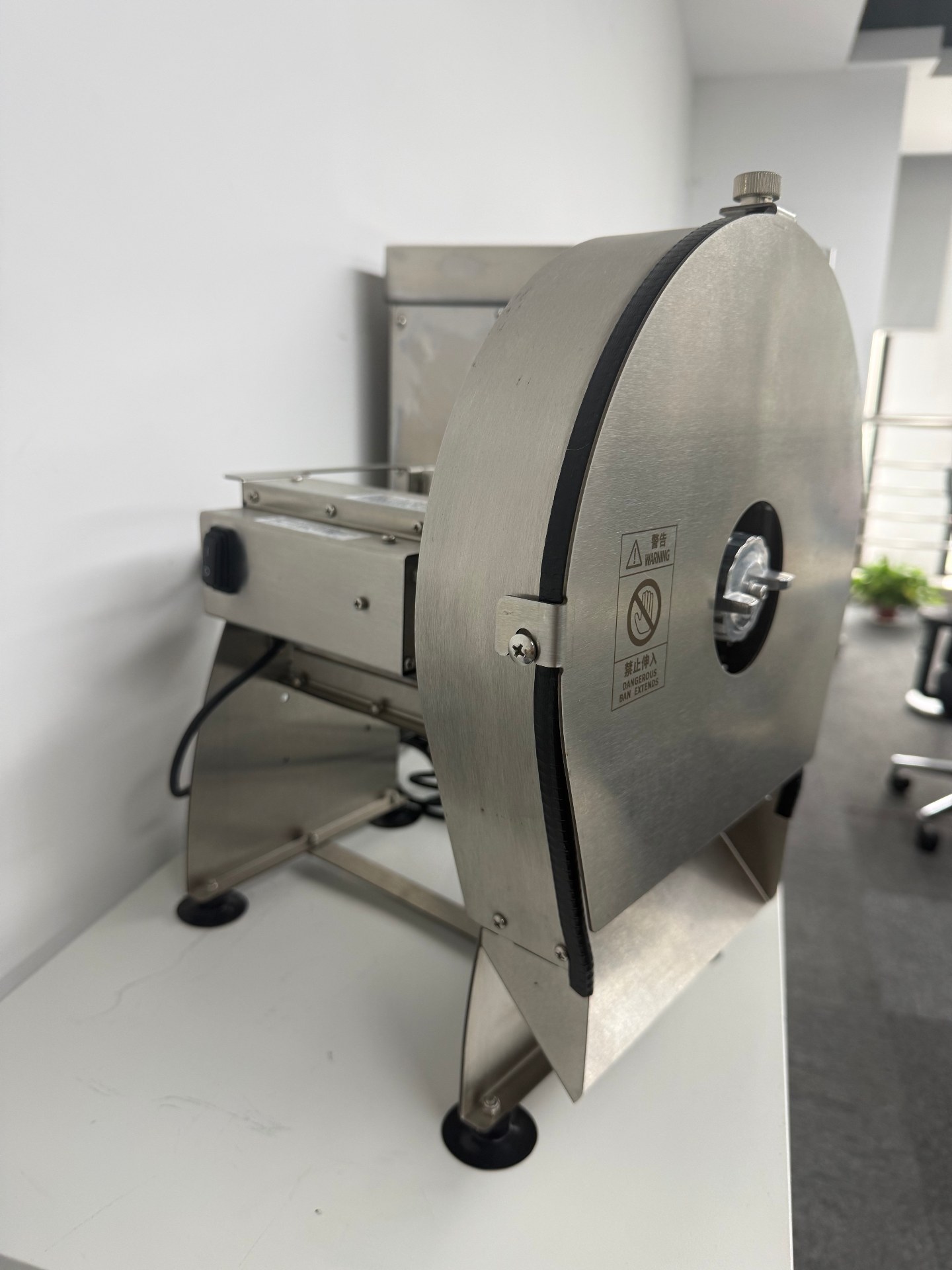 Cortadora de Escritorio y Rodajas de Alta Precisión | 150W 150kg/h BS-150