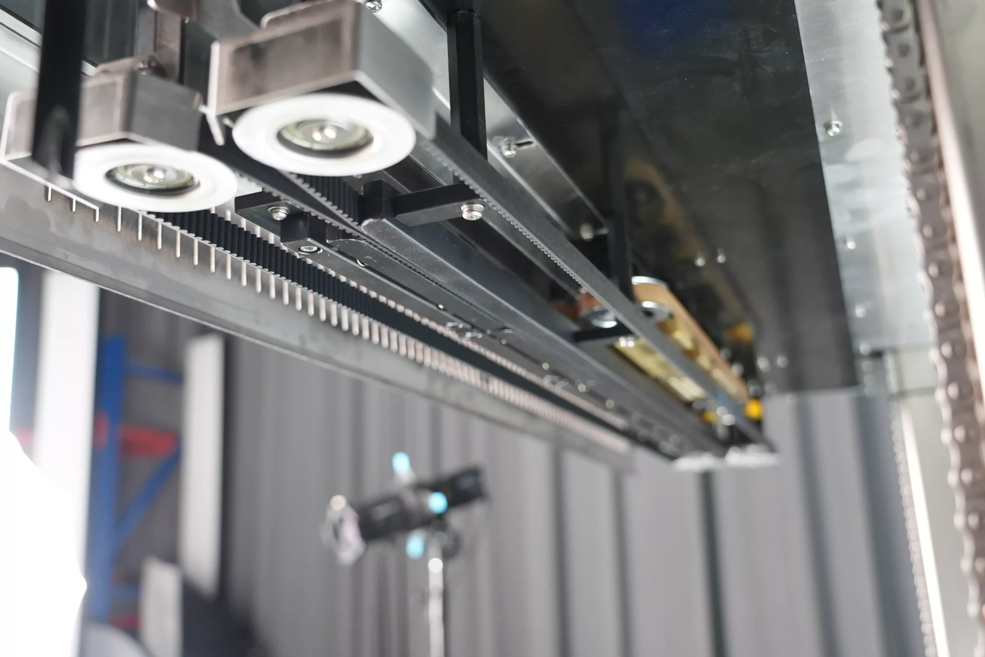 Selladora de Banda Continua Industrial 10 m/min con Impresora Ink-jet para Packaging | FRP-1120LH