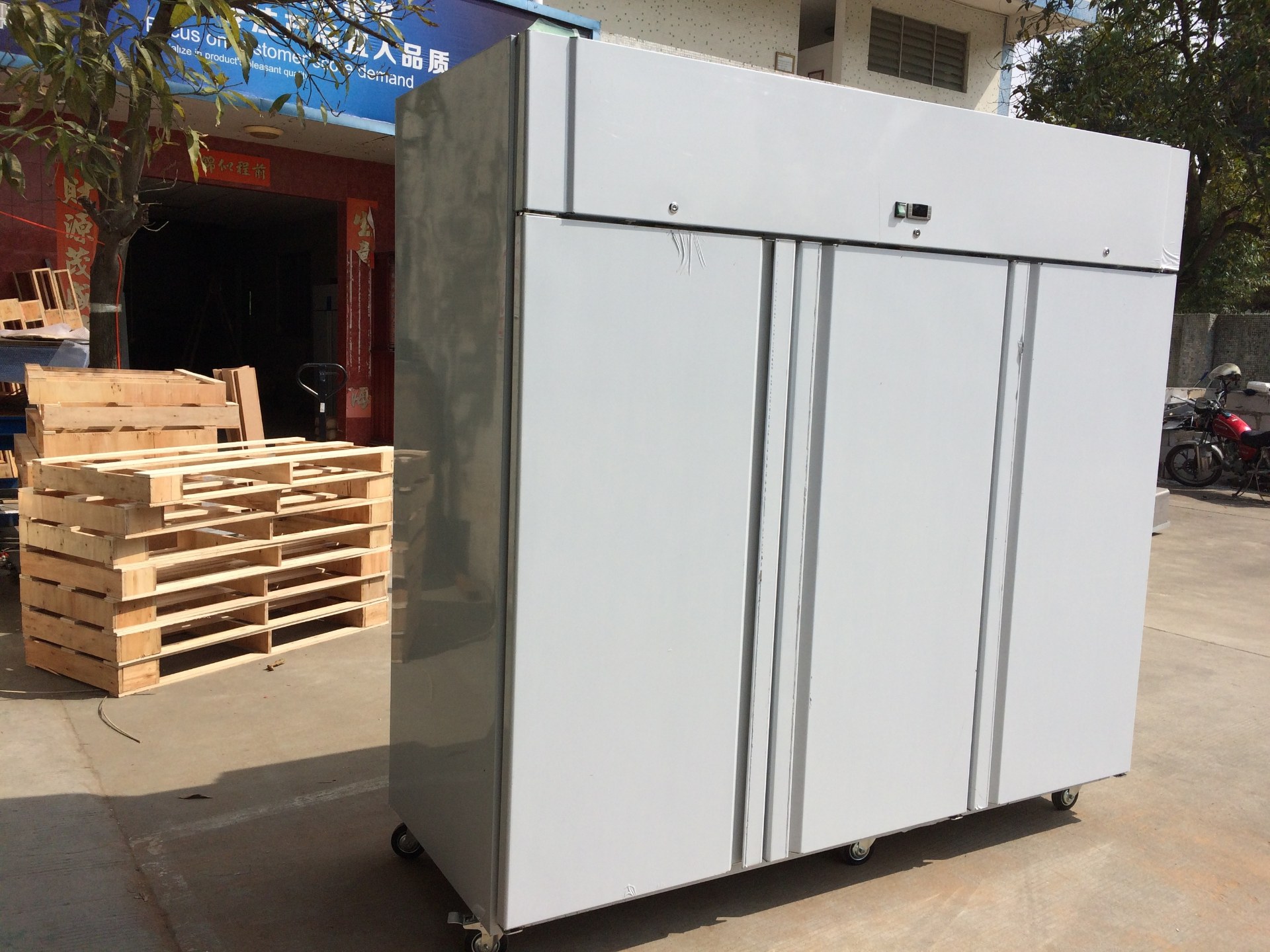 Congelador Industrial de Frío Negativo 1920 Litros para Hostelería | 3 Puertas GN 2/1 GN2100BT3